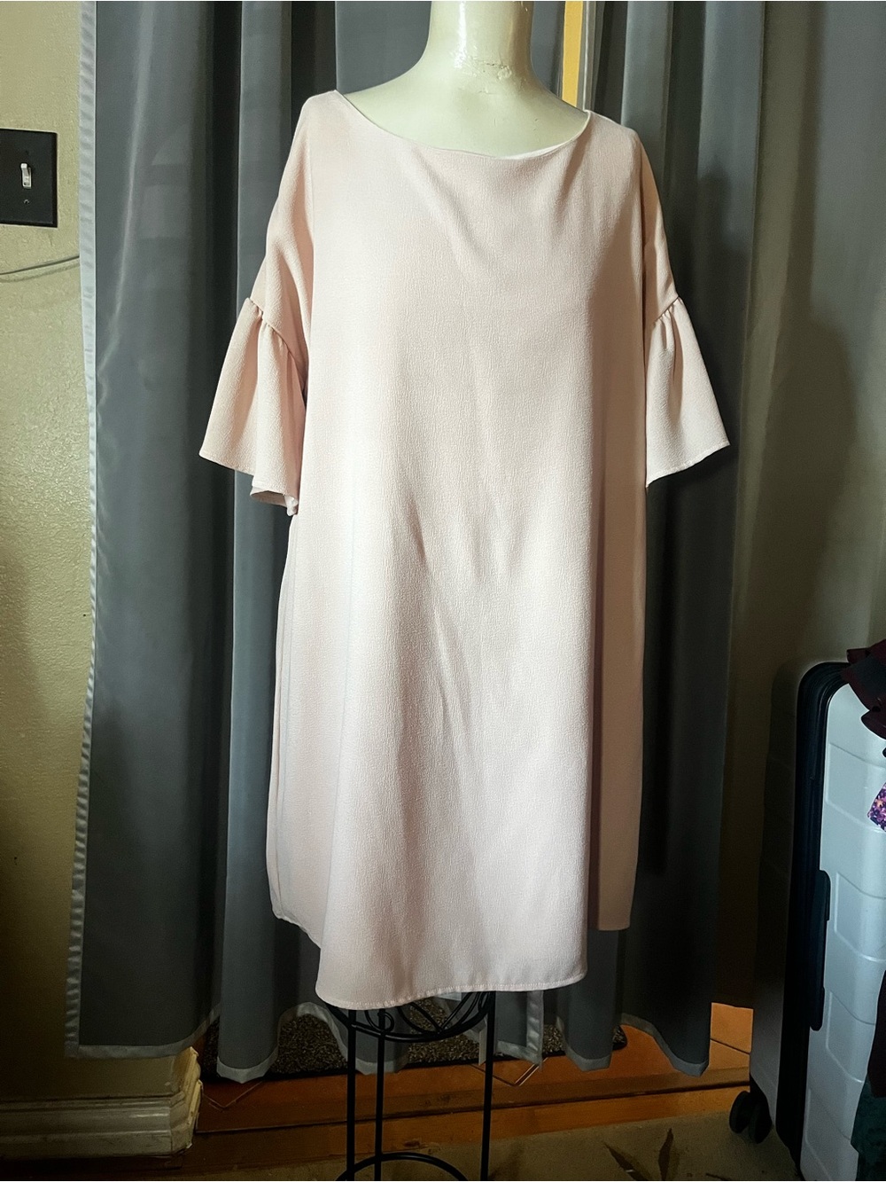 Relaxed Blush Pink Midi Dress with Ruffle Elbow Sleeves